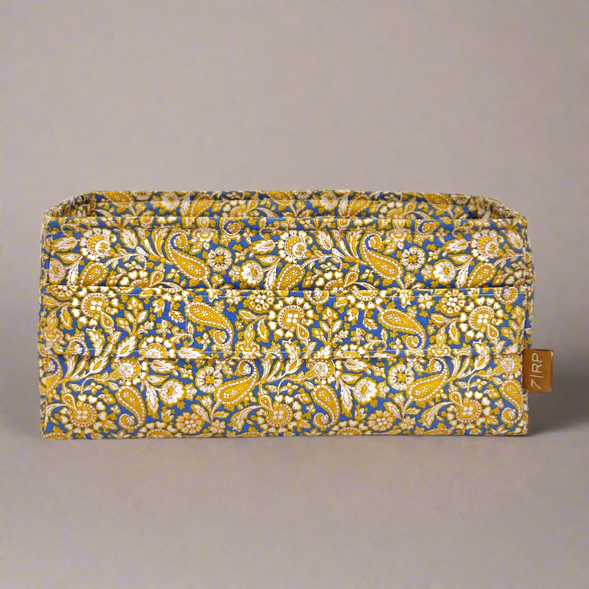 L'Insert in Gold Paisley