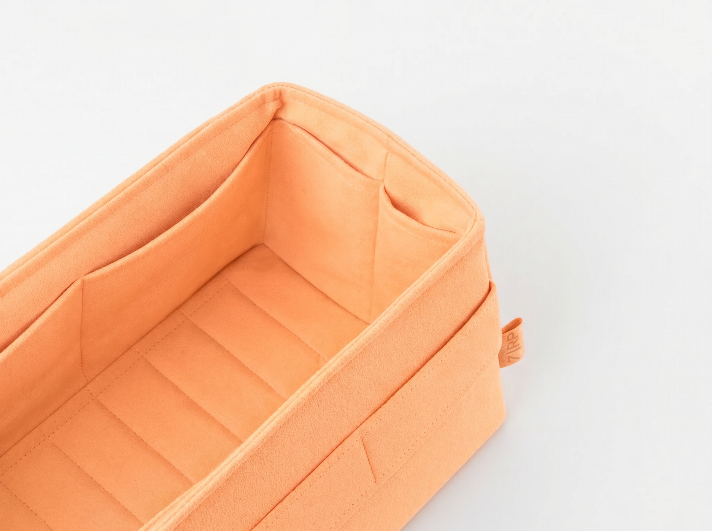 #color_apricot